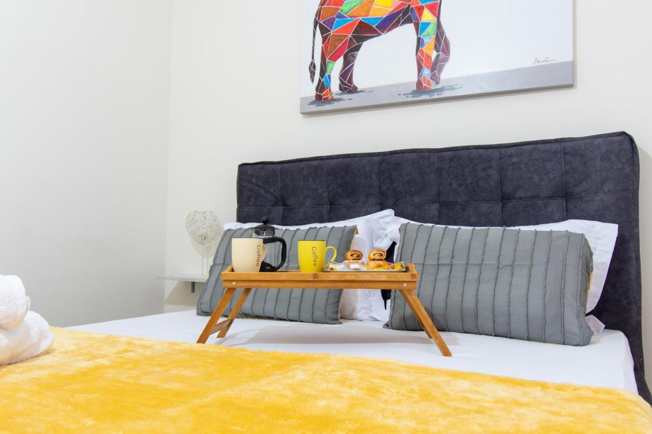 Yelayellow House Near To Airport, Rafina Port And Metropolitan Expo Artemida  Esterno foto